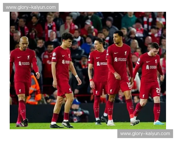 梦剧场的红色风暴与奥地利奇迹：曼联VS林茨，一场跨越阶级的欧战史诗